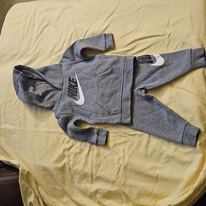 NIKE sweatsuit